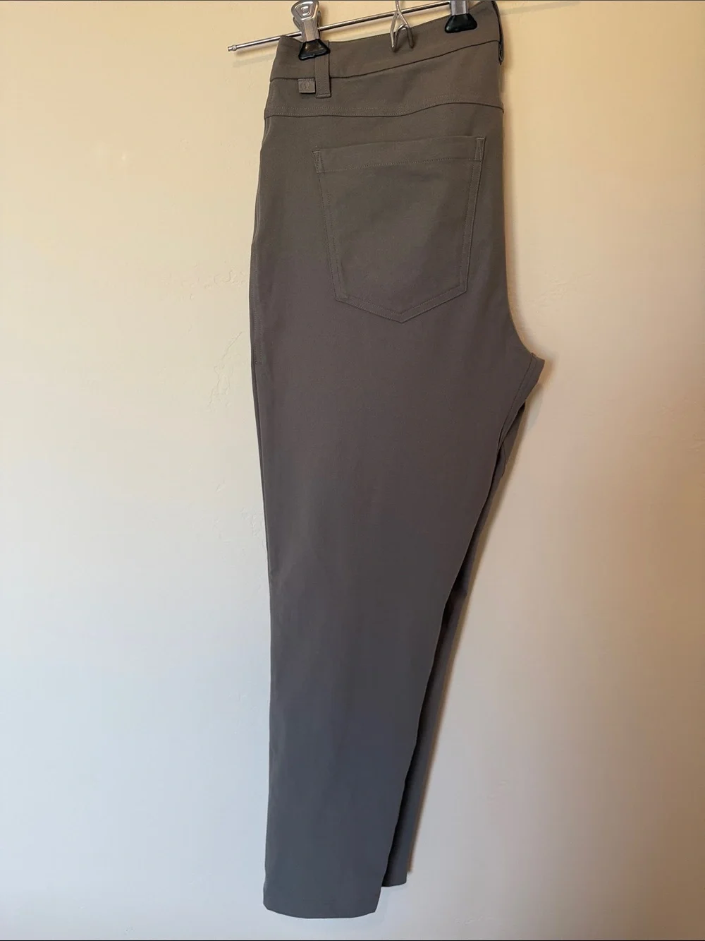 lululemon athletica Men's Chino-Style Stretch Pants - Slim Fit